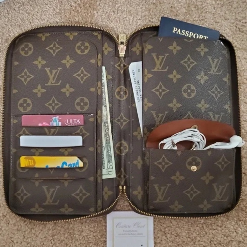 Louis Vuitton escapade escovedo travel organizer clutch wallet
